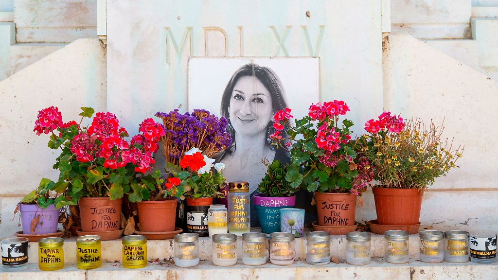 571386572 (1)